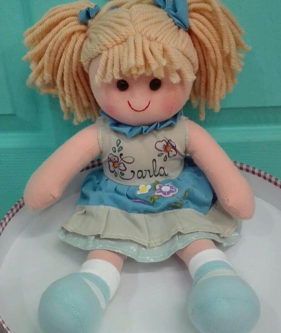 Muñeca de trapo personalizada con el nombre. (40cm.)