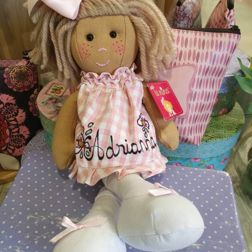 Muñeca de trapo de La Nina personalizada.