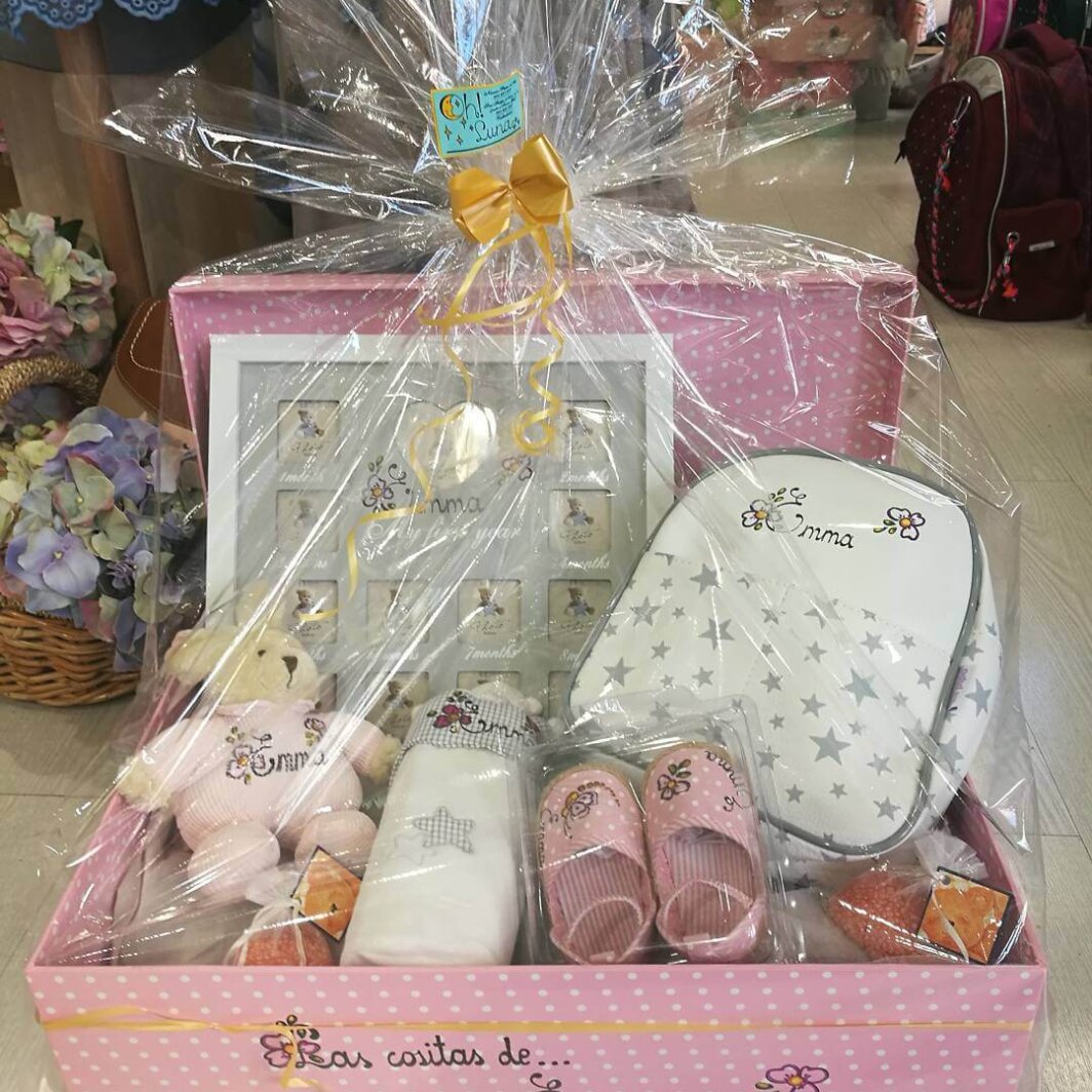 Canastilla de bebé personalizada.