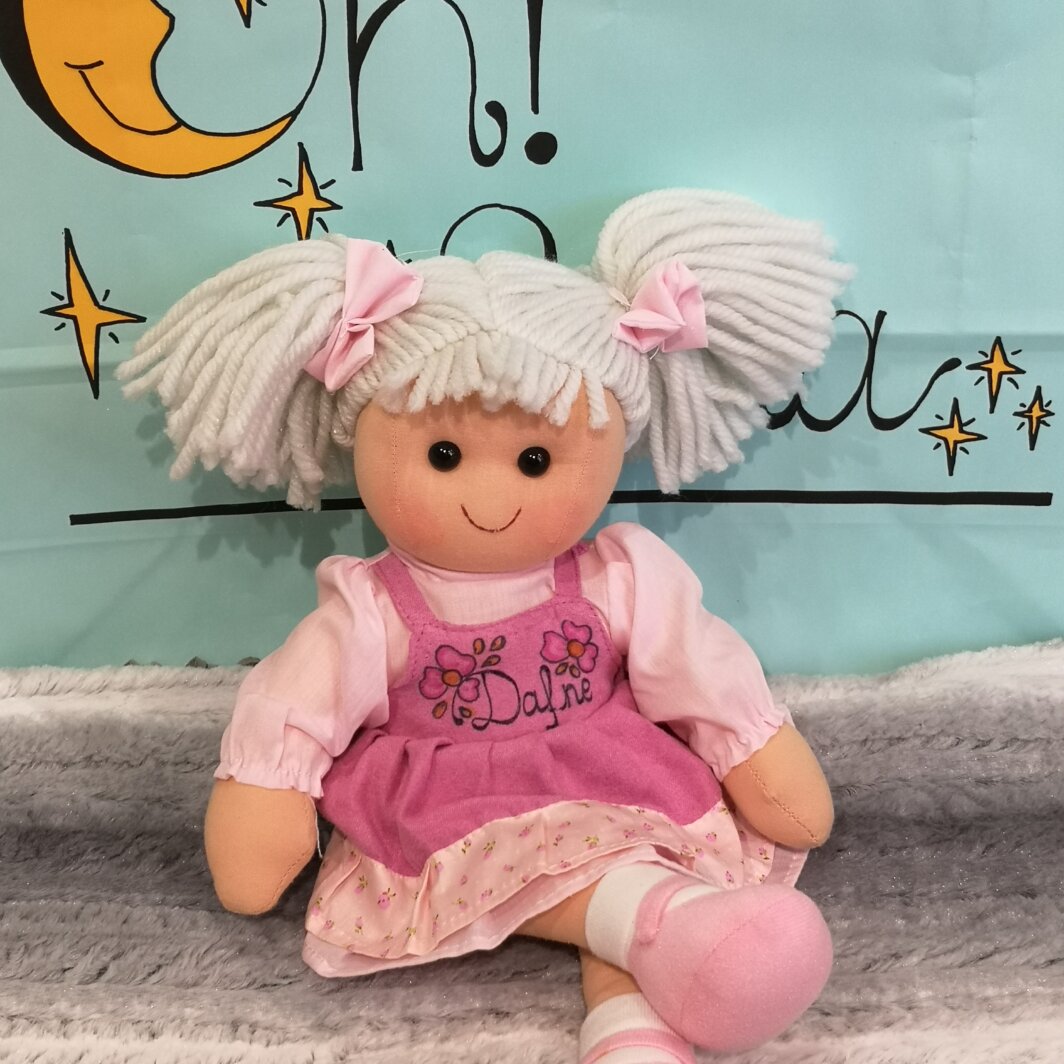 Muñeca de trapo personalizada con el nombre en rosa